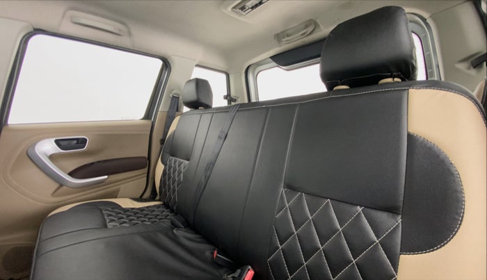 2016 Mahindra TUV300 T8, Diesel, Manual, 76,125 km, Right Side Rear Door Cabin