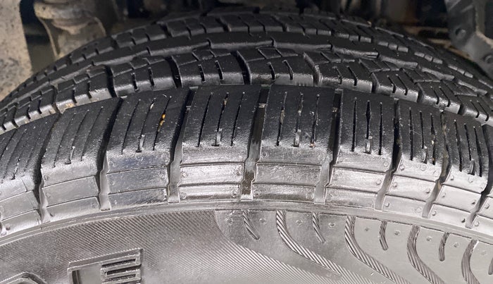 2016 Mahindra TUV300 T8, Diesel, Manual, 76,125 km, Left Front Tyre Tread