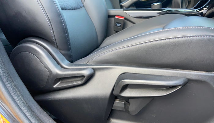 2024 Tata NEXON Creative Plus 1.5 Revotorq 6MT Dark Edition, Diesel, Manual, 35,552 km, Driver Side Adjustment Panel