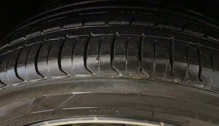 2020 Tata ALTROZ XZ PETROL, Petrol, Manual, 1,05,059 km, Right Front Tyre Tread