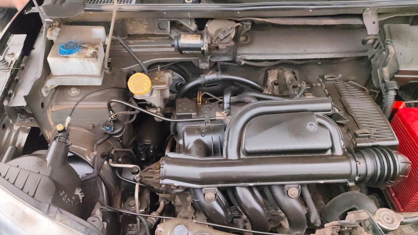 2019 Renault Kwid RXT 1.0 AMT (O), Petrol, Automatic, 33,755 km, Engine View - Right