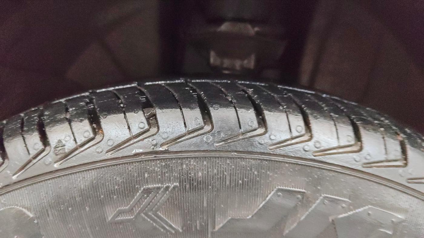 2019 Renault Kwid RXT 1.0 AMT (O), Petrol, Automatic, 33,755 km, Right Front Tyre Tread