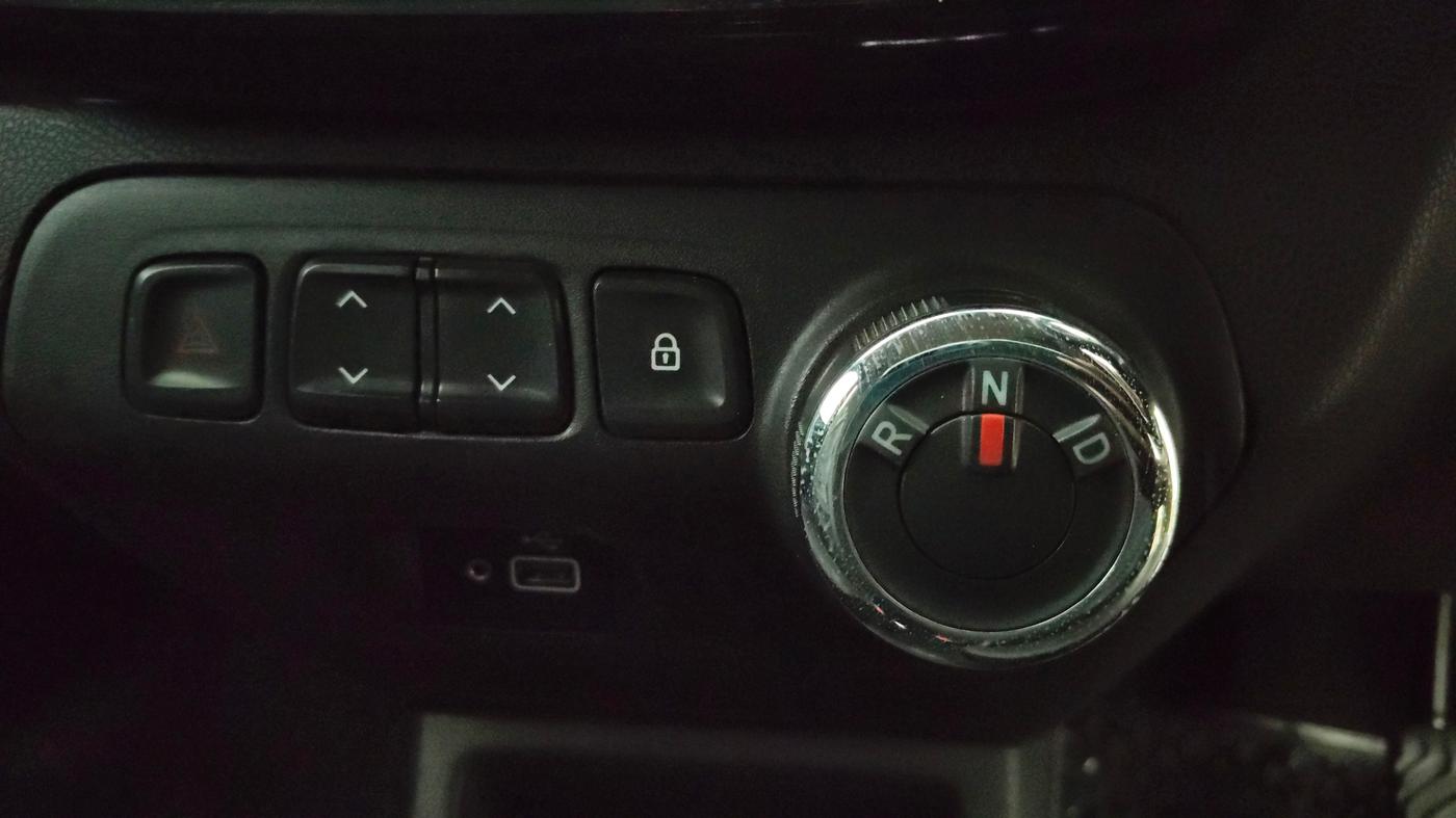 2019 Renault Kwid RXT 1.0 AMT (O), Petrol, Automatic, 33,755 km, Gear Lever