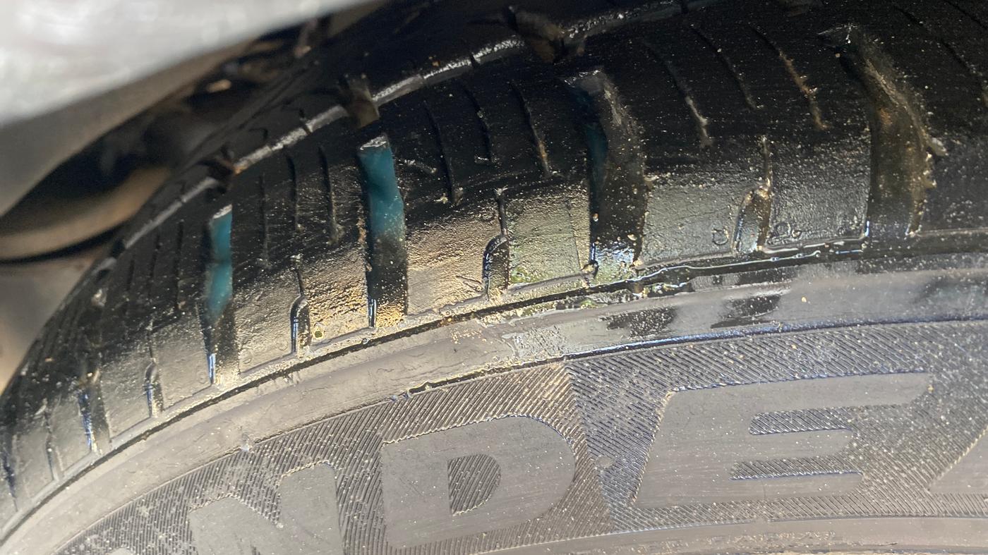 2016 Tata Hexa XT 4X2 6 STR, Diesel, Manual, 1,19,660 km, Right Front Tyre Tread