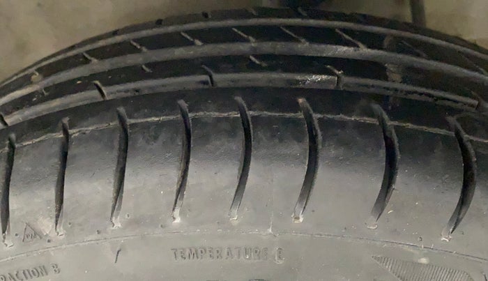 2017 Maruti Alto 800 LXI CNG, CNG, Manual, 72,370 km, Left Front Tyre Tread