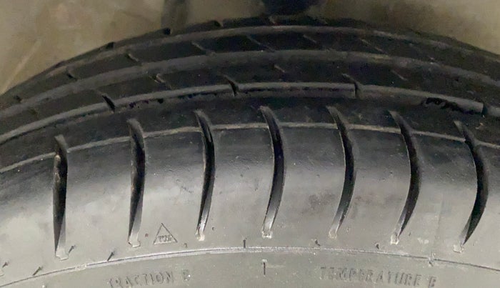 2017 Maruti Alto 800 LXI CNG, CNG, Manual, 72,370 km, Right Front Tyre Tread