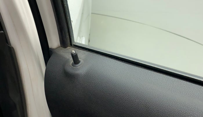 2017 Maruti Alto 800 LXI CNG, CNG, Manual, 72,370 km, Lock system - Door lock knob has minor damage