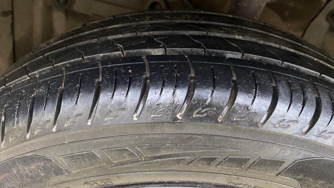 2020 Maruti Vitara Brezza VXI AT SHVS, Petrol, Automatic, 63,442 km, Left Front Tyre Tread