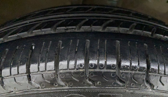 2017 Maruti Wagon R 1.0 LXI CNG, CNG, Manual, 89,038 km, Right Front Tyre Tread