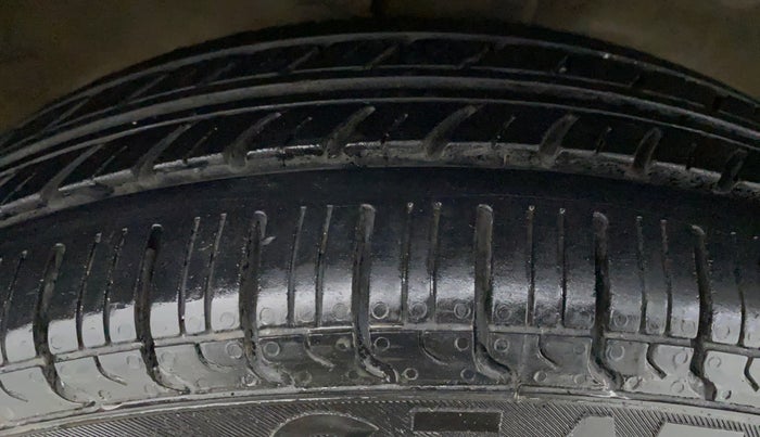 2017 Maruti Wagon R 1.0 LXI CNG, CNG, Manual, 89,038 km, Left Front Tyre Tread
