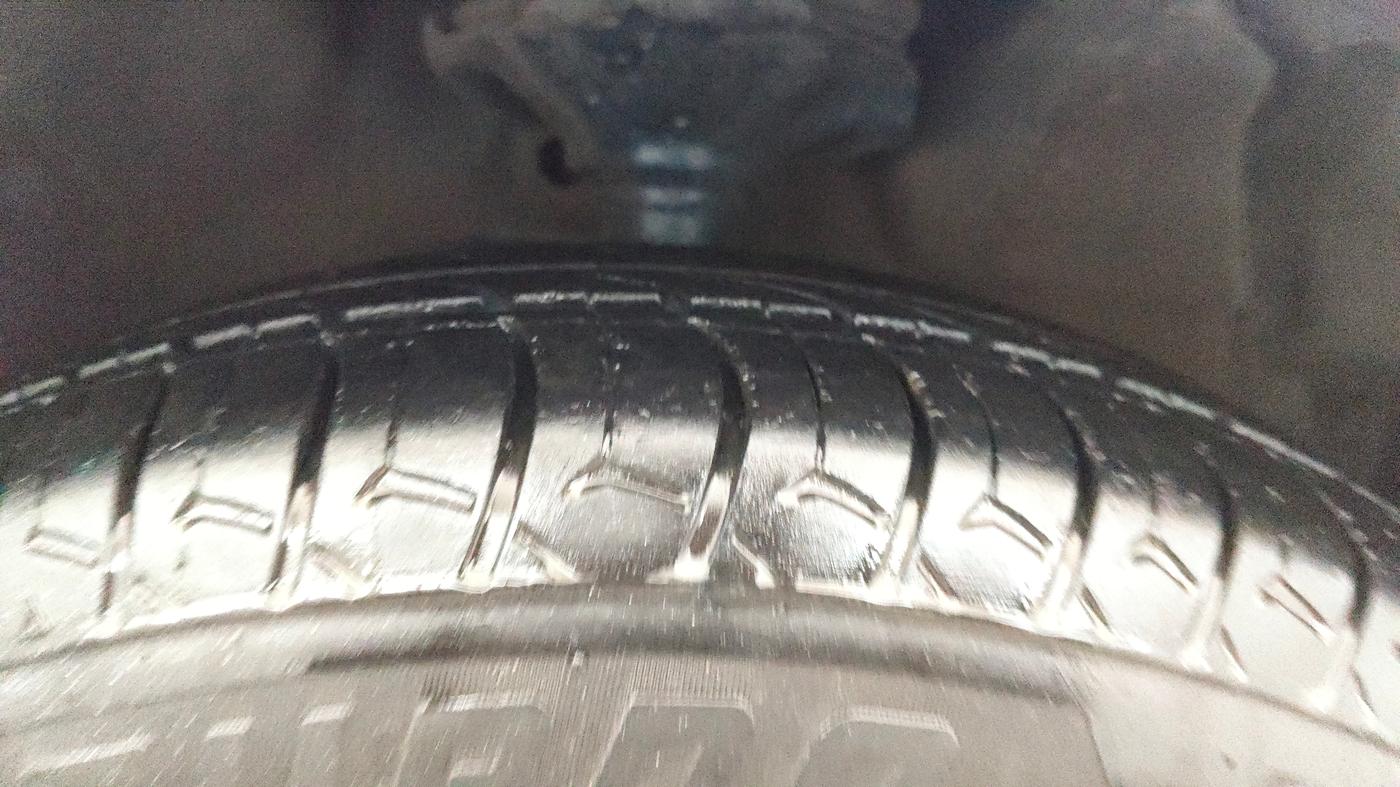 2014 Maruti Celerio VXI AMT, Petrol, Automatic, 56,724 km, Right Front Tyre Tread