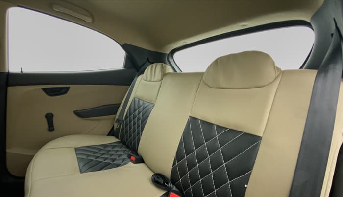 2017 Hyundai Eon ERA PLUS (O), Petrol, Manual, 23,479 km, Right Side Rear Door Cabin