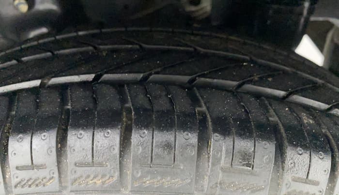 2017 Hyundai Eon ERA PLUS (O), Petrol, Manual, 23,479 km, Left Rear Tyre Tread