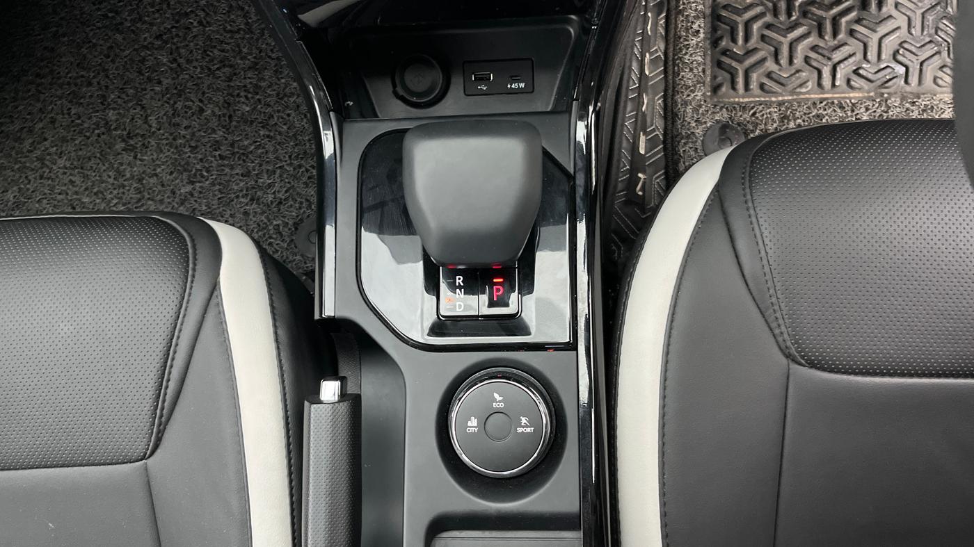 2025 Tata NEXON CREATIVE PLUS 1.2 REVOTRON 7 DCA, Petrol, Automatic, 7,784 km, Gear Lever