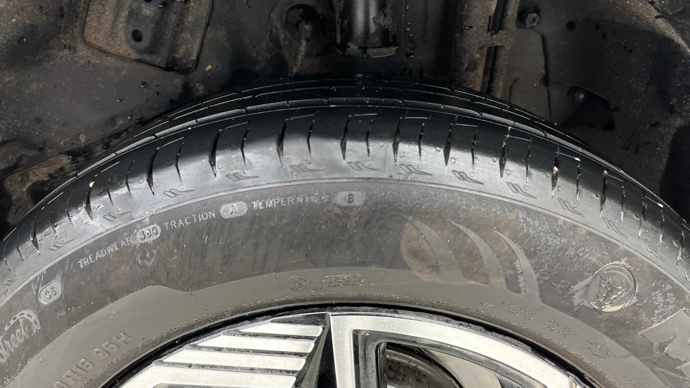 2025 Tata NEXON CREATIVE PLUS 1.2 REVOTRON 7 DCA, Petrol, Automatic, 7,784 km, Left Rear Tyre Tread