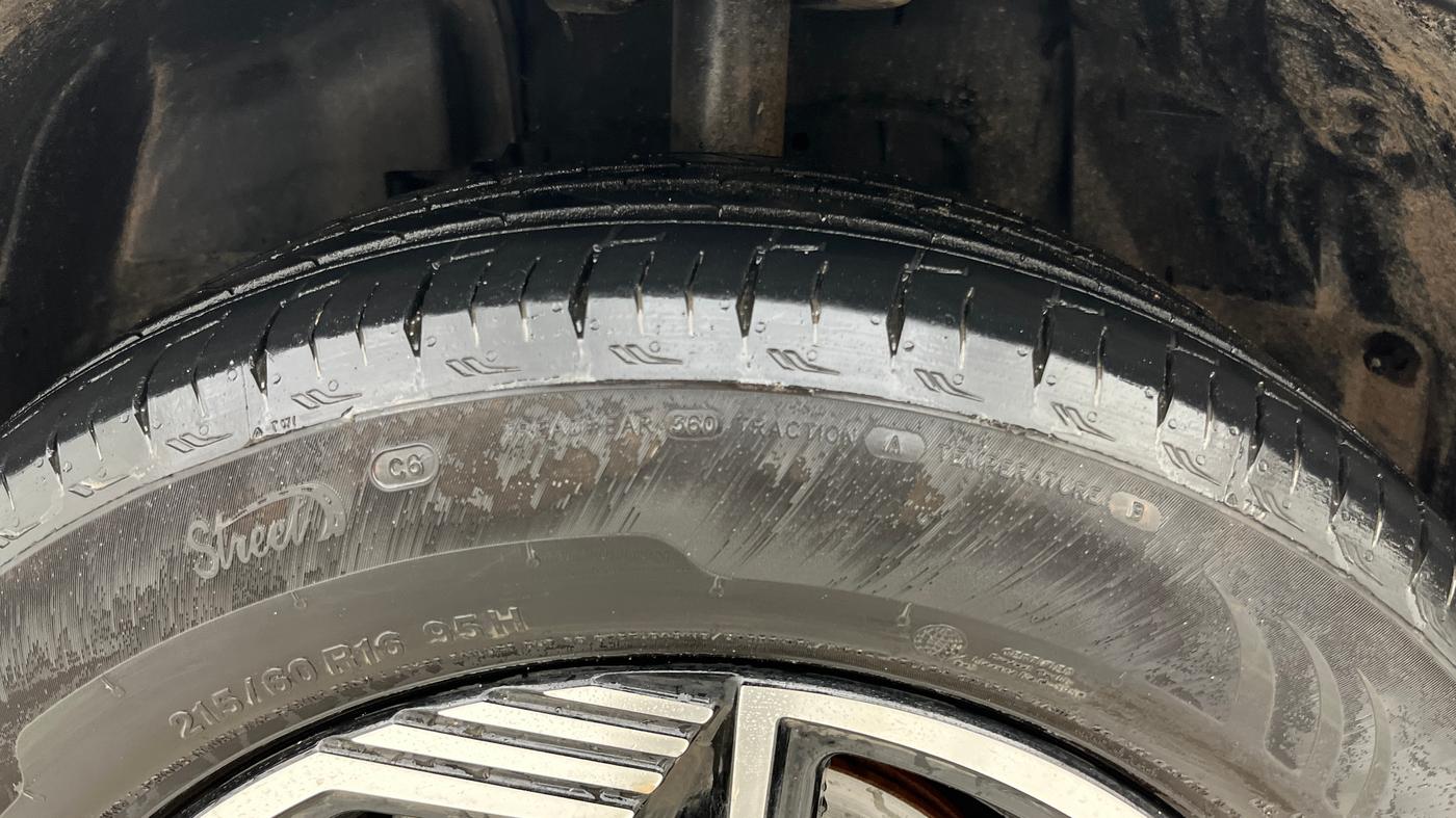 2025 Tata NEXON CREATIVE PLUS 1.2 REVOTRON 7 DCA, Petrol, Automatic, 7,784 km, Left Front Tyre Tread