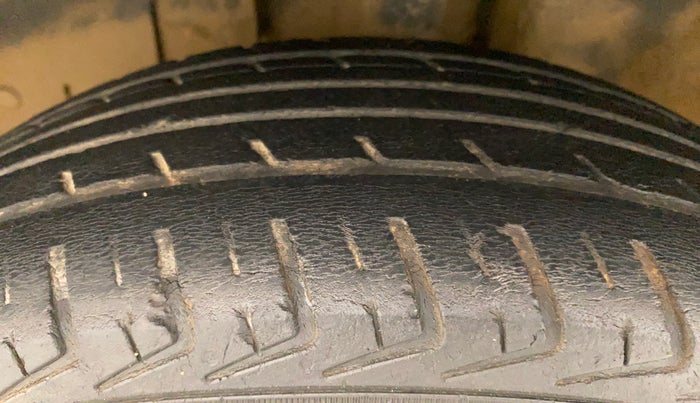 2018 Renault Kwid RXT 1.0 AMT (O), Petrol, Automatic, 75,150 km, Left Front Tyre Tread