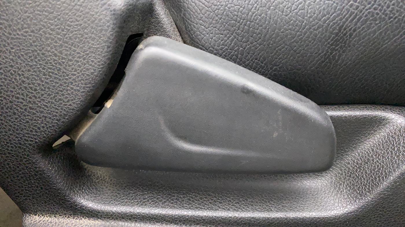 2018 Renault Kwid RXT 1.0 AMT (O), Petrol, Automatic, 75,150 km, Driver Side Adjustment Panel