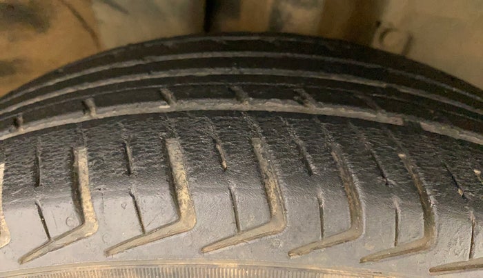 2018 Renault Kwid RXT 1.0 AMT (O), Petrol, Automatic, 75,150 km, Right Front Tyre Tread