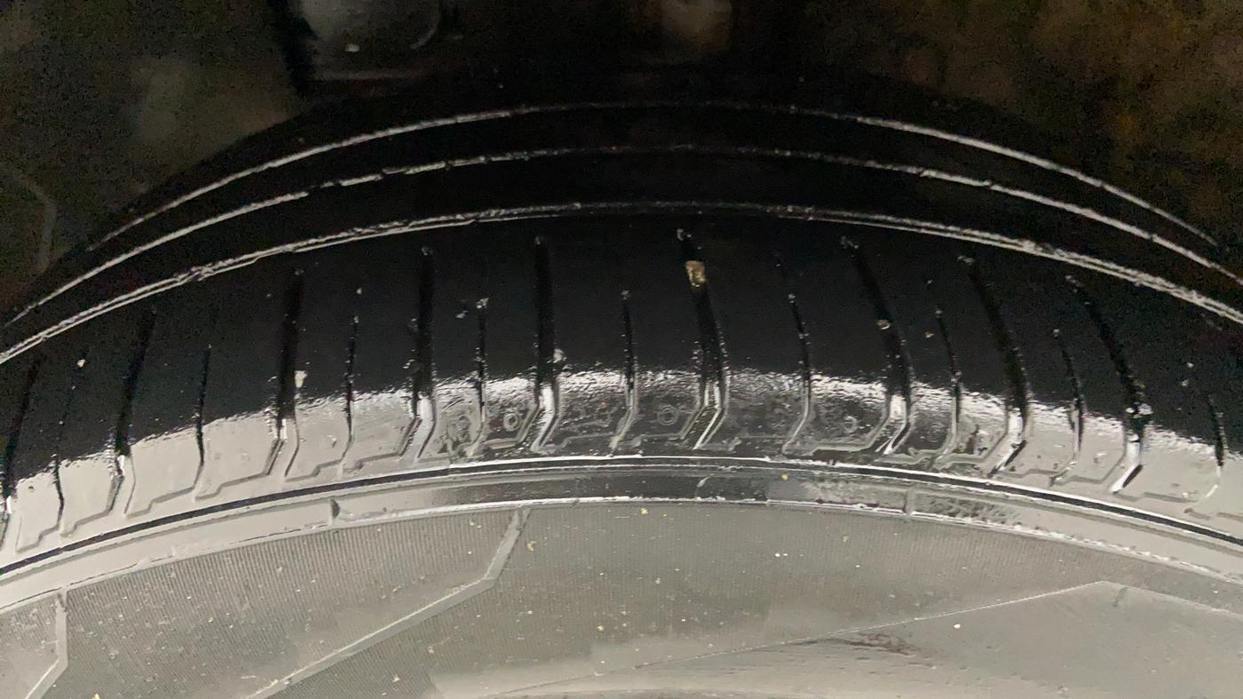 2020 Hyundai VENUE 1.0 TURBO GDI SX+ AT, Petrol, Automatic, 37,374 km, Left Front Tyre Tread