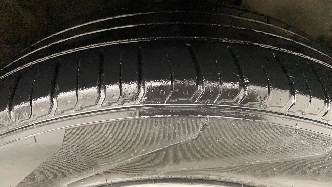 2020 Hyundai VENUE 1.0 TURBO GDI SX+ AT, Petrol, Automatic, 37,374 km, Right Front Tyre Tread