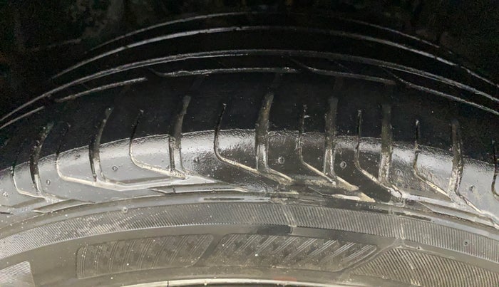 2019 Tata NEXON XMA PETROL, Petrol, Automatic, 59,383 km, Right Front Tyre Tread