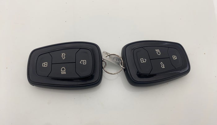 2022 Tata PUNCH CREATIVE  1.2 RTN DUAL TONE, Petrol, Manual, 9,655 km, Key Close Up