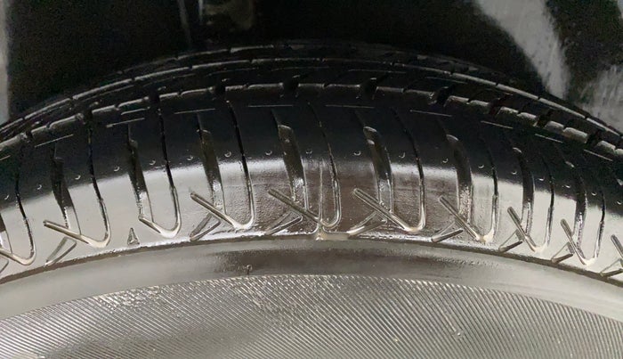 2010 Maruti Swift Dzire VXI, Petrol, Manual, 55,536 km, Right Rear Tyre Tread