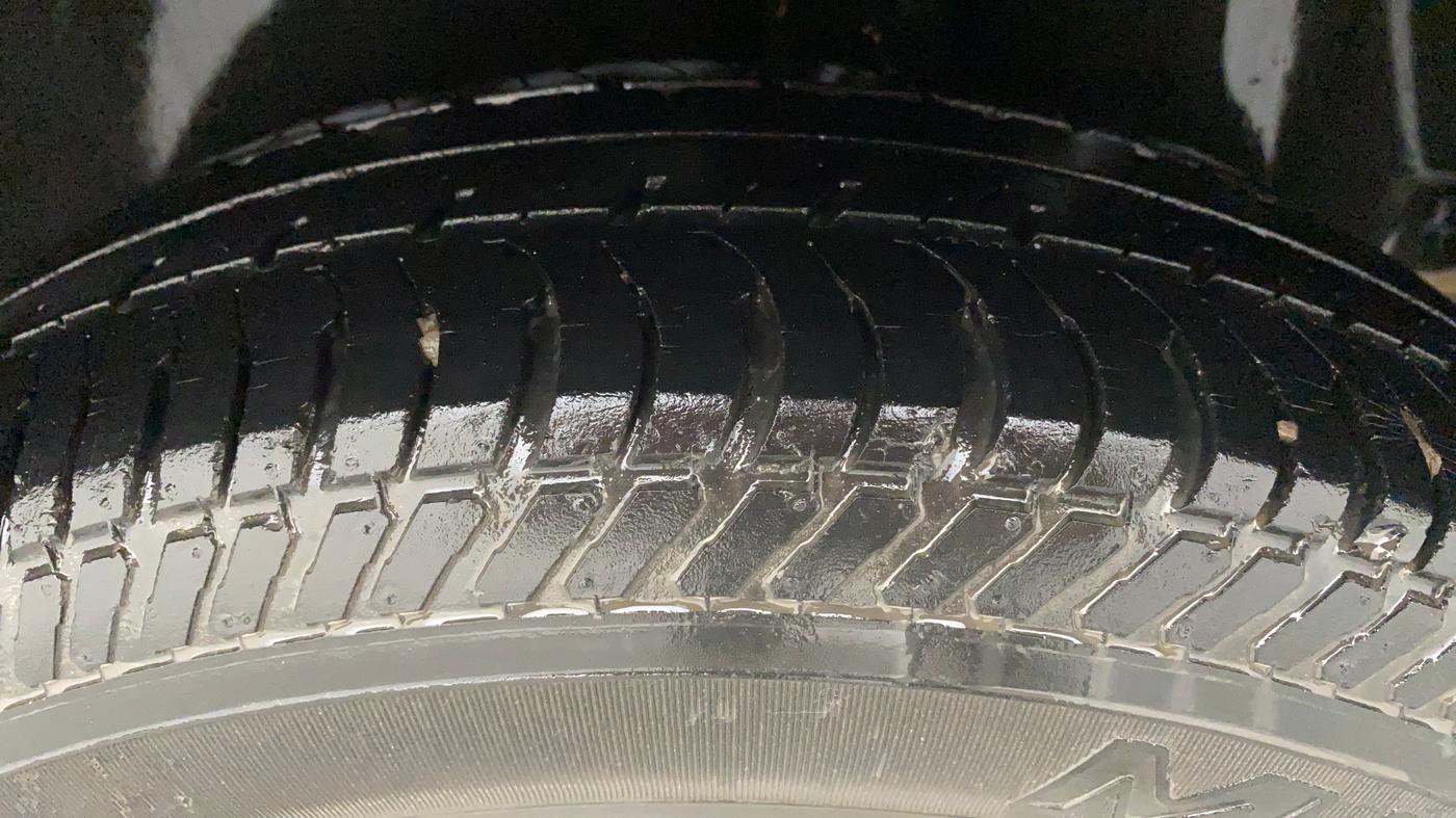 2010 Maruti Swift Dzire VXI, Petrol, Manual, 55,536 km, Left Rear Tyre Tread