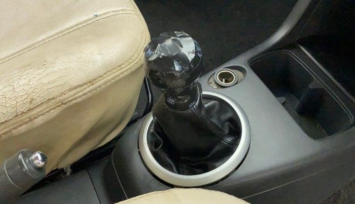 2010 Maruti Swift Dzire VXI, Petrol, Manual, 55,536 km, Gear lever - Knob cover torn