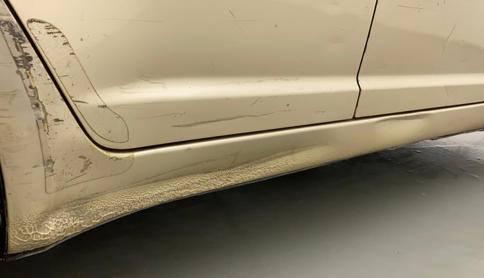 2010 Maruti Swift Dzire VXI, Petrol, Manual, 55,536 km, Right running board - Slightly dented