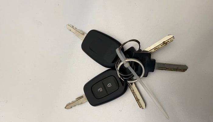 2016 Renault Kwid RXT 0.8 (O), Petrol, Manual, 46,740 km, Key Close Up