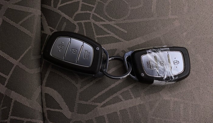 2016 Hyundai Grand i10 ASTA 1.2 KAPPA VTVT, Petrol, Manual, 68,067 km, Key Close Up