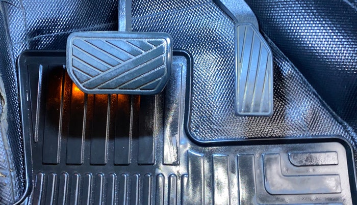 2018 Maruti Vitara Brezza ZDI AMT, Diesel, Automatic, 71,485 km, Pedals