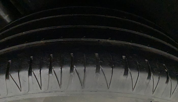 2018 Maruti Vitara Brezza ZDI AMT, Diesel, Automatic, 71,485 km, Left Front Tyre Tread