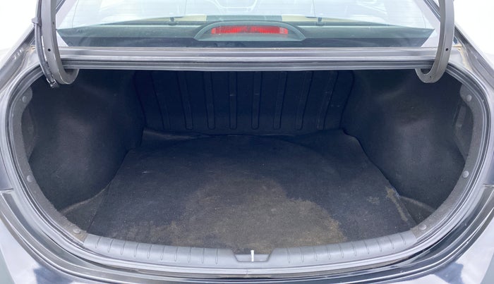 2018 Hyundai Verna 1.6 SX VTVT (O), Petrol, Manual, 33,444 km, Boot Inside View