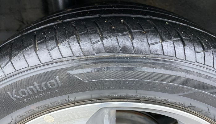 2018 Hyundai Verna 1.6 SX VTVT (O), Petrol, Manual, 33,444 km, Right Rear Tyre Tread