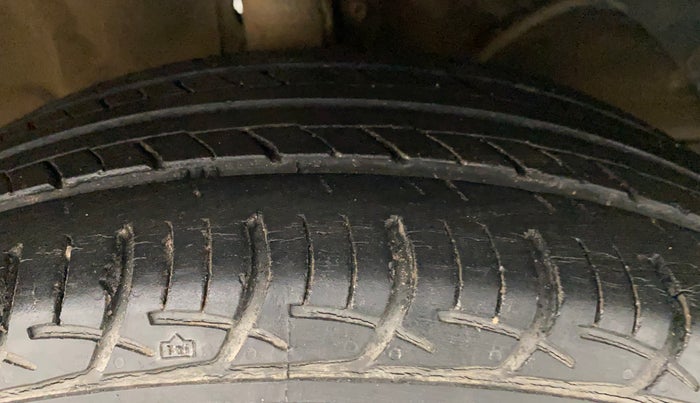 2016 Maruti Baleno DELTA PETROL 1.2, Petrol, Manual, 28,740 km, Right Front Tyre Tread