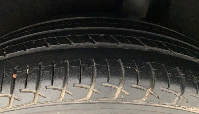 2016 Maruti Baleno DELTA PETROL 1.2, Petrol, Manual, 28,740 km, Left Rear Tyre Tread