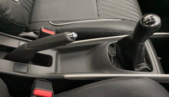 2016 Maruti Baleno DELTA PETROL 1.2, Petrol, Manual, 28,740 km, Gear Lever