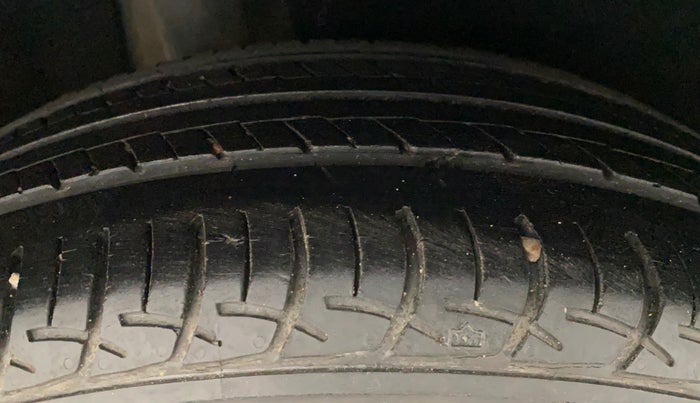 2016 Maruti Baleno DELTA PETROL 1.2, Petrol, Manual, 28,740 km, Right Rear Tyre Tread