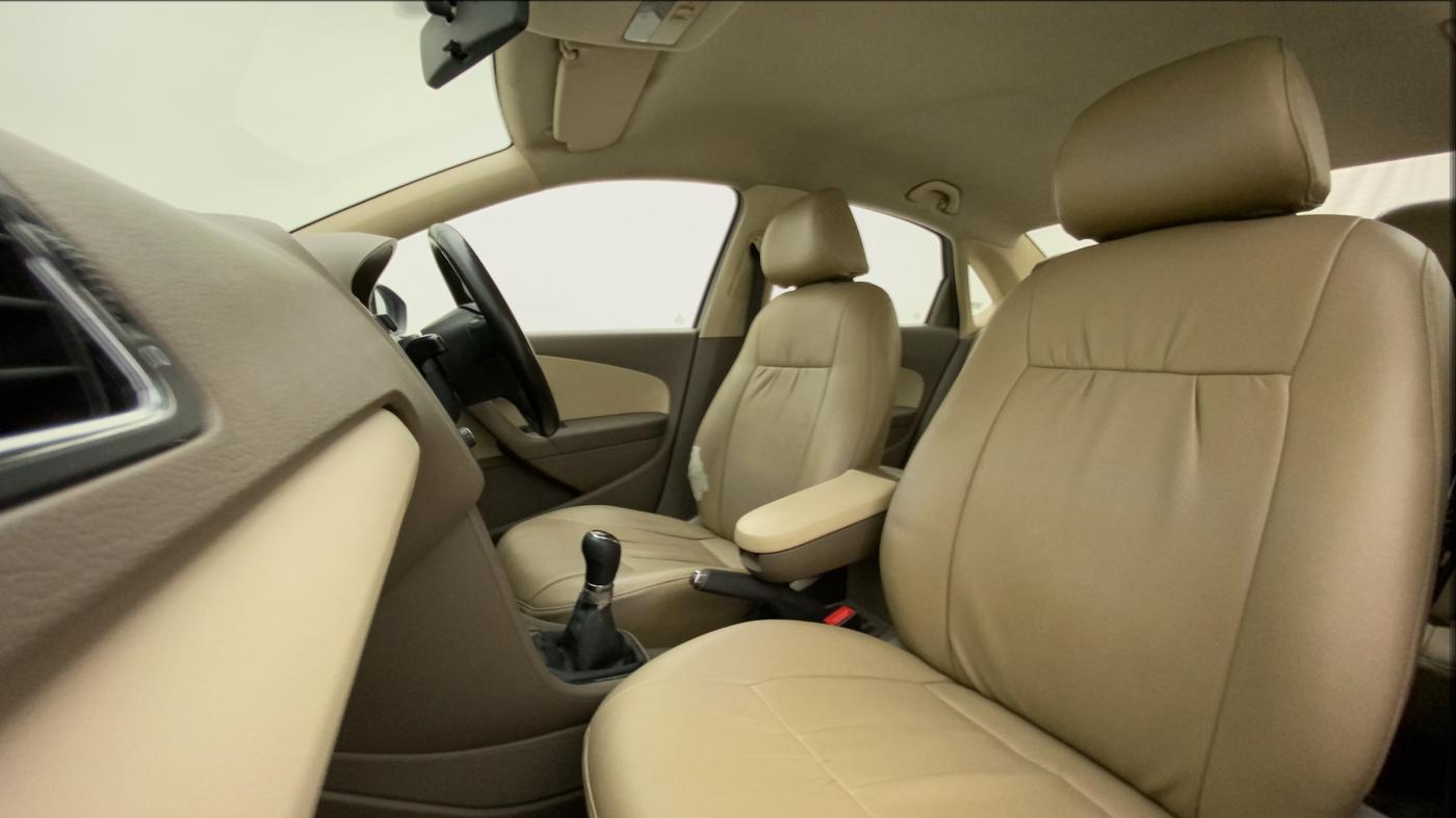 2015 Skoda Rapid AMBITION 1.6 MPI MT, Petrol, Manual, 1,16,847 km, Right Side Front Door Cabin
