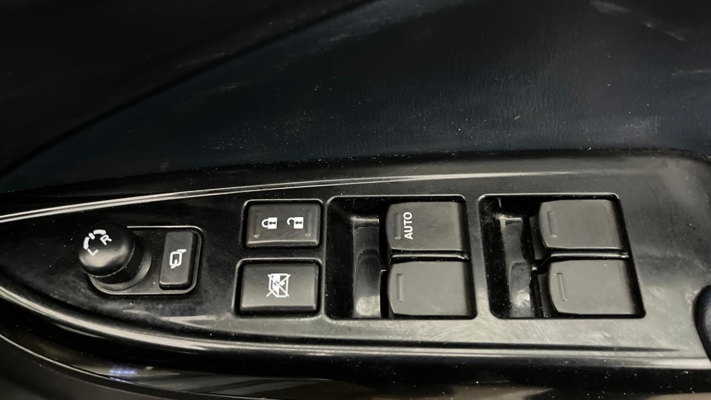 2022 Maruti Baleno ZETA PETROL 1.2, Petrol, Manual, 33,289 km, Driver Side Door Panels Control