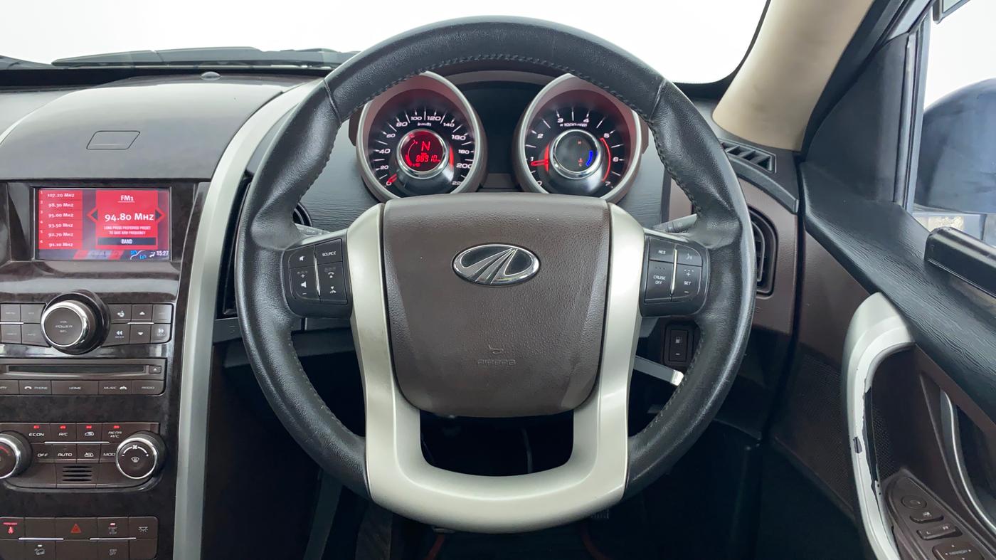 2014 Mahindra XUV500 W8 FWD, Diesel, Manual, 90,908 km, Steering Wheel Close Up