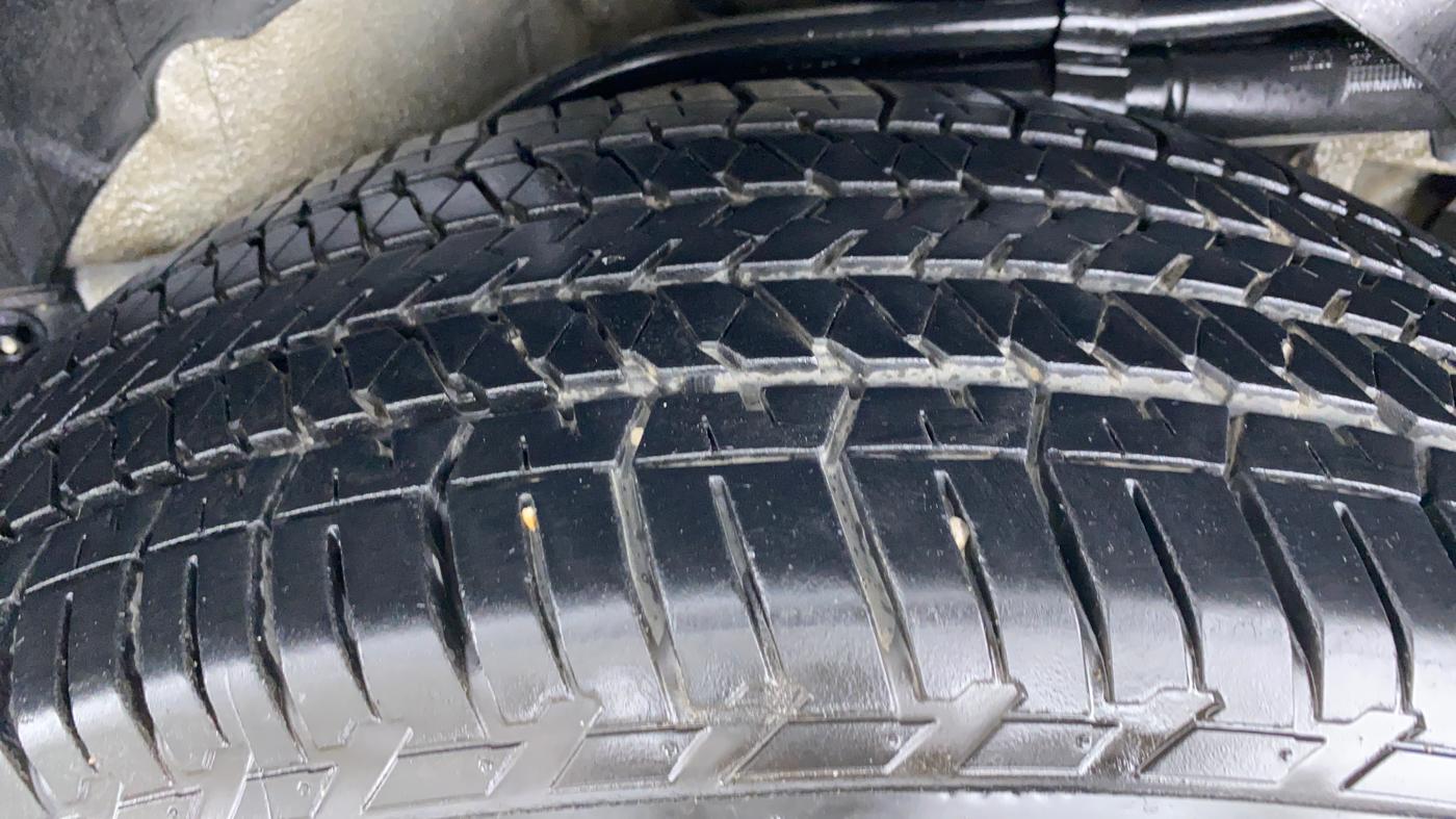 2014 Mahindra XUV500 W8 FWD, Diesel, Manual, 90,908 km, Left Rear Tyre Tread