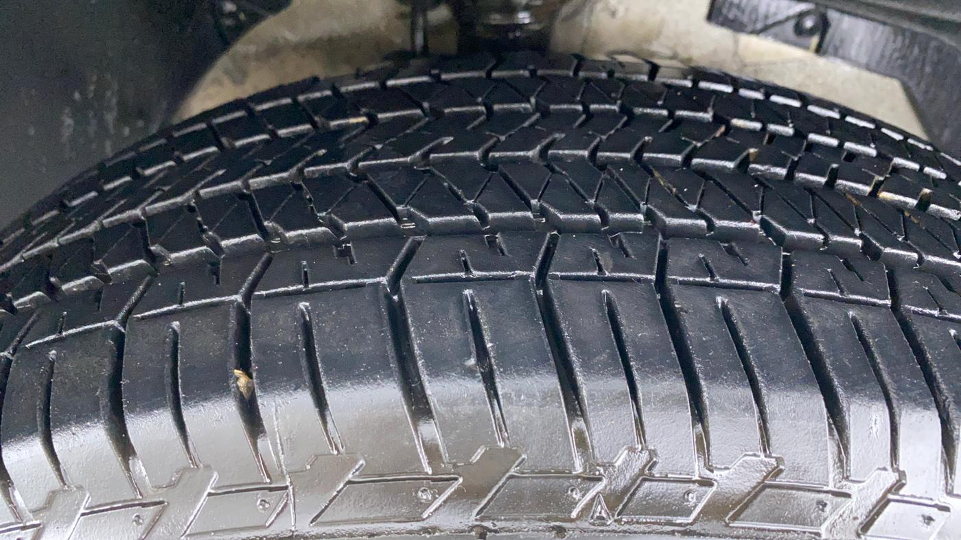 2014 Mahindra XUV500 W8 FWD, Diesel, Manual, 90,908 km, Right Front Tyre Tread