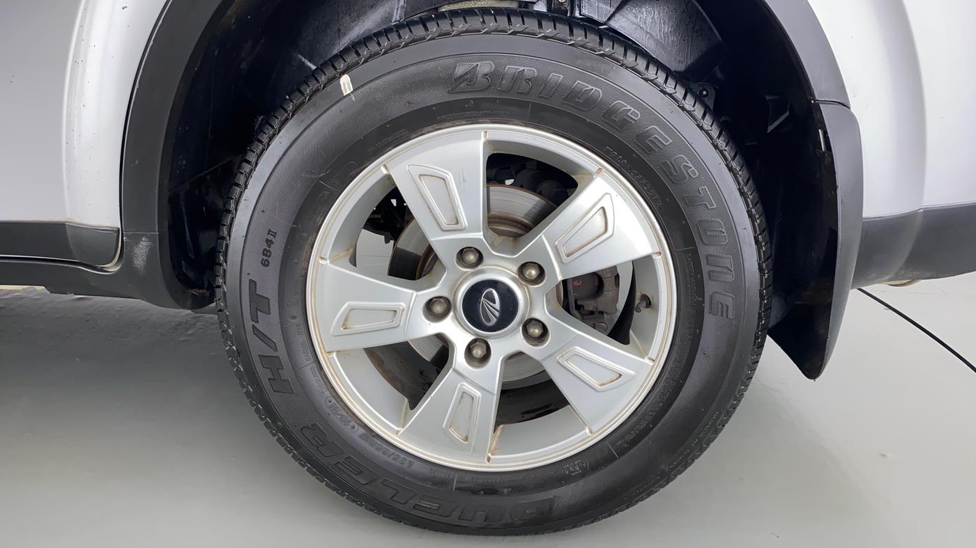 2014 Mahindra XUV500 W8 FWD, Diesel, Manual, 90,908 km, Left Rear Wheel