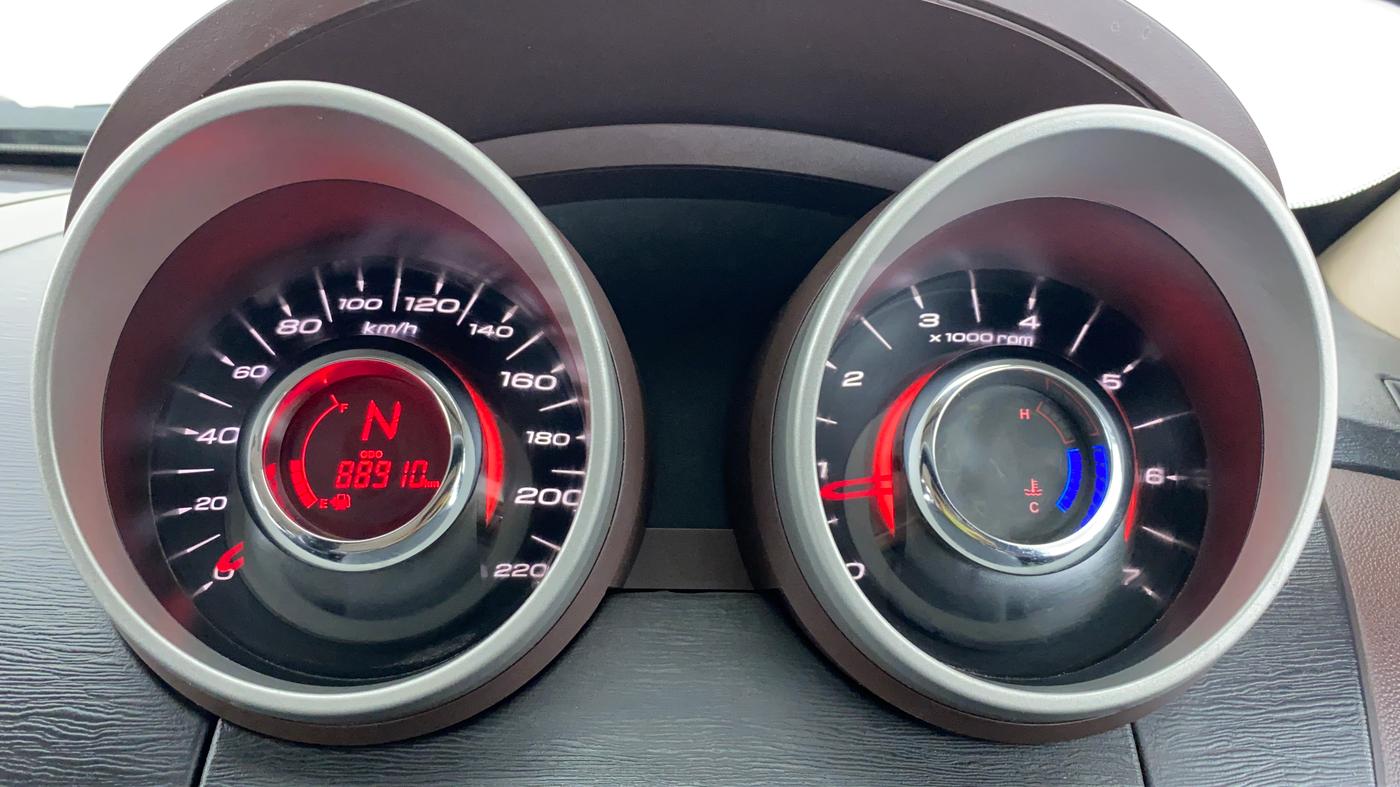 2014 Mahindra XUV500 W8 FWD, Diesel, Manual, 90,908 km, Odometer Image