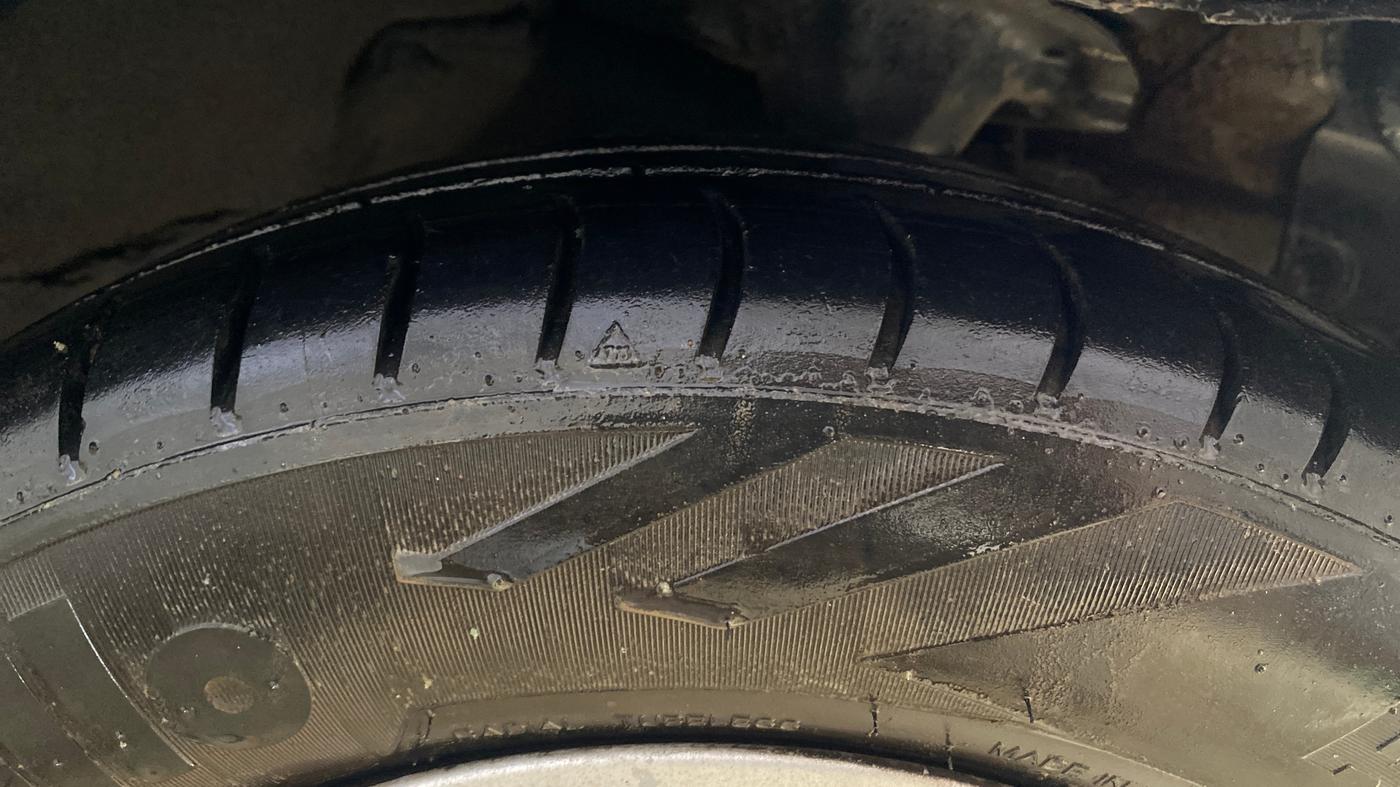 2017 Hyundai Eon SPORTZ, Petrol, Manual, 89,345 km, Right Front Tyre Tread