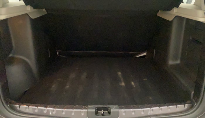 2019 Renault Duster RXS OPT CVT, Petrol, Automatic, 26,958 km, Boot Inside
